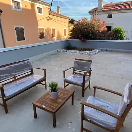 Casa Manzoni Old Town-novigrad 20 M From The Sea