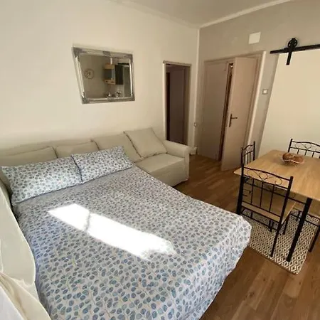 Casa Manzoni Old Town-novigrad 20 M From The Sea Apartment