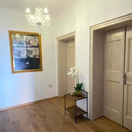Apartment Casa Manzoni Old Town-novigrad 20 M From The Sea *