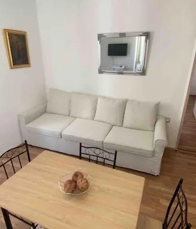Apartment Casa Manzoni Old Town-novigrad 20 M From The Sea