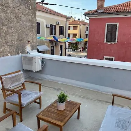 Casa Manzoni Old Town-novigrad 20 M From The Sea *