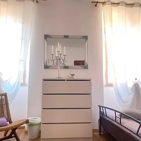 Apartment Casa Manzoni Old Town-novigrad 20 M From The Sea