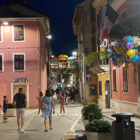 Apartment Casa Manzoni Old Town-novigrad 20 M From The Sea