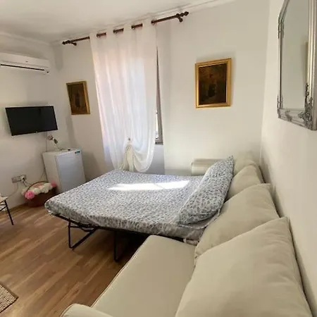 Casa Manzoni Old Town-novigrad 20 M From The Sea *