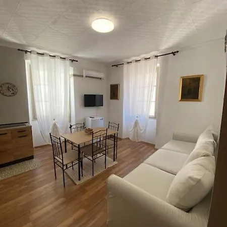 Casa Manzoni Old Town-novigrad 20 M From The Sea