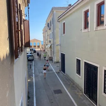 Casa Manzoni Old Town-novigrad 20 M From The Sea