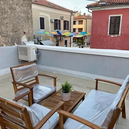 Apartment Casa Manzoni Old Town-novigrad 20 M From The Sea