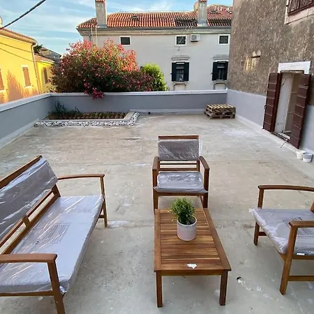 Apartment Casa Manzoni Old Town-novigrad 20 M From The Sea *