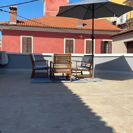 Casa Manzoni Old Town-novigrad 20 M From The Sea