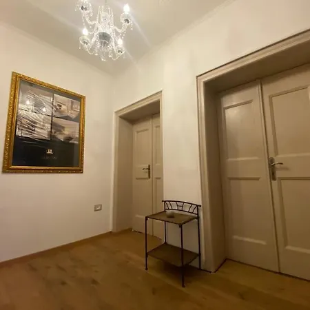 Apartment Casa Manzoni Old Town-novigrad 20 M From The Sea